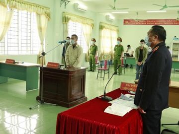 Phiên tòa đầu tiên ở Quảng Ninh trong thời gian cách ly xã hội /// Ảnh Lã Nghĩa Hiếu 