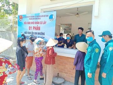 Không để người nghèo, người khó khăn bị bỏ quên trong dịch bệnh - Ảnh 1. Không để người nghèo, người khó khăn bị bỏ quên trong dịch bệnh - Ảnh 1.