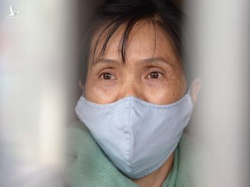 Người dân thôn Hạ Lôi, Mê Linh, Hà Nội trong những ngày cách ly do dịch Covid-19 /// Ảnh Trần Cường