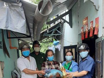 Không để người nghèo, người khó khăn bị bỏ quên trong dịch bệnh - Ảnh 4. Không để người nghèo, người khó khăn bị bỏ quên trong dịch bệnh - Ảnh 4.