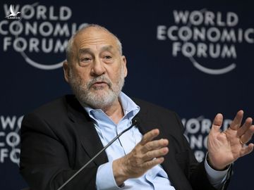 Joseph Stiglitz trong một sự kiện của Diễn đàn Kinh tế Thế giới (WEF). Ảnh: Reuters