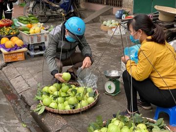 Đường phố Hà Nội nhộn nhịp trở lại sau những ngày đầu thực hiện lệnh 'cách ly xã hội' - ảnh 8