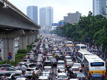 Nghịch lý có tiền mà không tiêu được