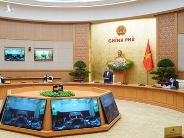 Thủ tướng: Hy sinh quyền lợi kinh tế trong ngắn hạn để bảo vệ sức khoẻ, tính mạng của nhân dân - Ảnh 1.