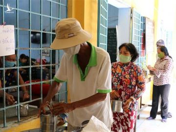 Việt Nam chống dịch COVID-19 thành công vì đoàn kết và đặt lợi ích nhân dân trên hết - Ảnh 5. Việt Nam chống dịch COVID-19 thành công vì đoàn kết và đặt lợi ích nhân dân trên hết - Ảnh 5.