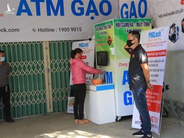 Việt Nam chống dịch COVID-19 thành công vì đoàn kết và đặt lợi ích nhân dân trên hết - Ảnh 6. Việt Nam chống dịch COVID-19 thành công vì đoàn kết và đặt lợi ích nhân dân trên hết - Ảnh 6.