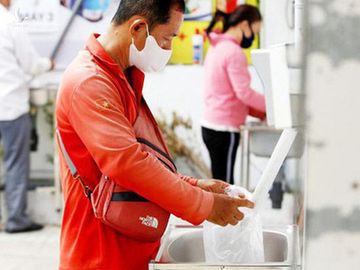 “ATM gạo” của Việt Nam xuất hiện trên một loạt các trang tin quốc tế, thu hút sự quan tâm đặc biệt “ATM gạo” của Việt Nam xuất hiện trên một loạt các trang tin quốc tế, thu hút sự quan tâm đặc biệt