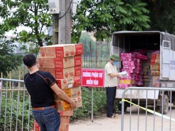 Việt Nam chống dịch COVID-19 thành công vì đoàn kết và đặt lợi ích nhân dân trên hết Việt Nam chống dịch COVID-19 thành công vì đoàn kết và đặt lợi ích nhân dân trên hết