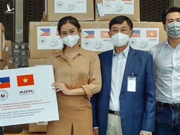 Tỷ phú Johnathan Hạnh Nguyễn, Tiên Nguyễn và Phillip góp 750 ngàn khẩu trang, hơn 16 ngàn bộ bảo hộ chống Covid-19
