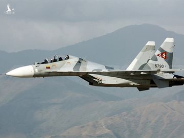 Su-30MK2 Venezuela chan cung luc hai may bay My