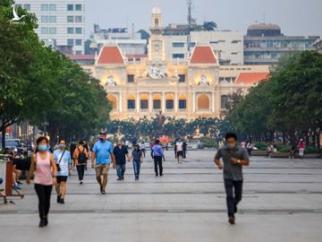 Duong pho Ha Noi va TP.HCM van dong sau hon chuc ngay cach ly xa hoi hinh anh 18 tphcm_zing10.JPG