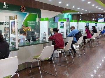 Thống đốc yêu cầu mở ngay đường dây nóng giải quyết giảm lãi vay, giãn nợ - Ảnh 1. Thống đốc yêu cầu mở ngay đường dây nóng giải quyết giảm lãi vay, giãn nợ - Ảnh 1.