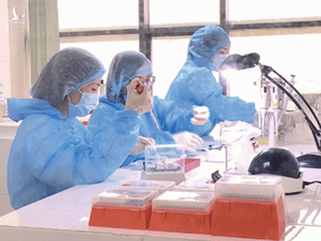  Xét nghiệm xác định ca nhiễm virus SARS-CoV-2 tại Hà Nội /// ẢNH TRẦN CƯỜNG