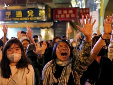 Người biểu tình tập trung bên ngoài Đại học Bách khoa Hong Kong hồi tháng 11/2019. Ảnh: Reuters.