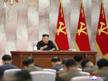 Ông Kim Jong Un chủ trì họp nâng cao năng lực hạt nhân của Triều Tiên - Ảnh 2.