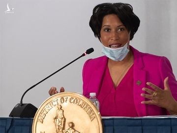 Thị trưởng Muriel Bowser phát biểu trong cuộc họp báo ở thủ đô Washington, ngày 11/5. Ảnh: AFP.