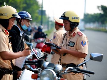 Không phát hiện lỗi, CSGT vẫn dừng xe kiểm tra: Giấy tờ công chứng, dễ bị phạt thêm - ảnh 3