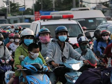 TP.HCM: Đường phố, hàng quán đông đúc hơn, dần trở lại nhịp sống sôi động - ảnh 15
