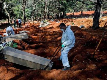 Chống dịch khác người, Brazil trở thành ổ dịch lớn thứ 3 thế giới - 1