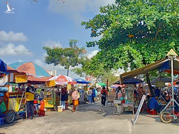 TP.HCM: Đường phố, hàng quán đông đúc hơn, dần trở lại nhịp sống sôi động - ảnh 11