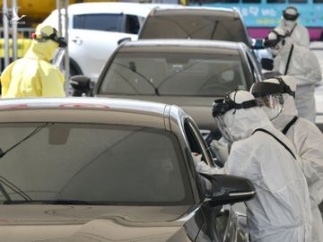 Bai hoc dat gia tu chau A khi voi mo cua lai giua dich hinh anh 3 HQ_Drive_thru.jpg