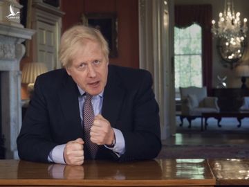 Thủ tướng Anh Boris Johnson tại số 10 phố Downing, hôm 10/5. Ảnh: AP.