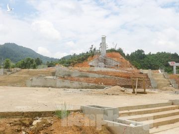 Huyện nghèo nhất nước xây tượng đài chục tỷ - ảnh 11