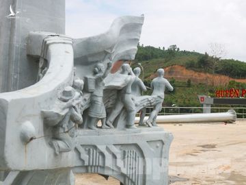 Huyện nghèo nhất nước xây tượng đài chục tỷ - ảnh 12