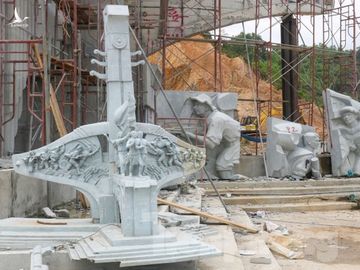 Huyện nghèo nhất nước xây tượng đài chục tỷ - ảnh 4