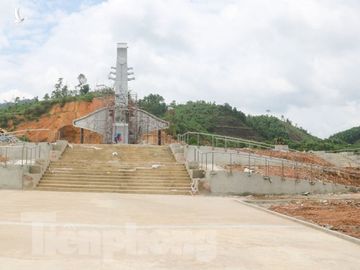 Huyện nghèo nhất nước xây tượng đài chục tỷ - ảnh 15
