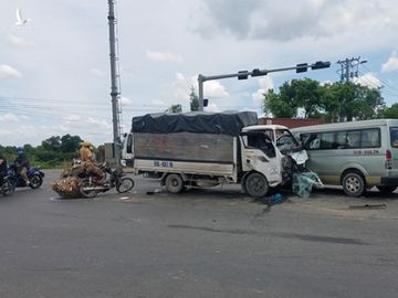 TP.HCM: Tai nạn liên hoàn, 5 người bị thương, 7 xe hư hỏng - ảnh 4