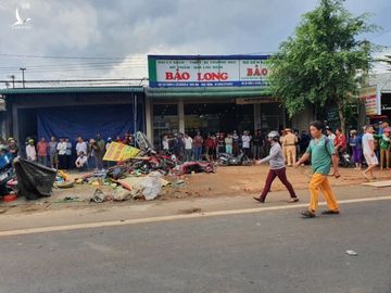 Tai nạn kinh hoàng: xe tải trọng lớn lao thẳng vô chợ, nhiều người chết - Ảnh 3.