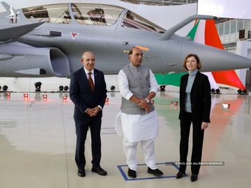 Rafale bay thẳng ra biên giới ngay khi về Ấn Độ, New Delhi dốc toàn lực đối phó Bắc Kinh - Ảnh 1.