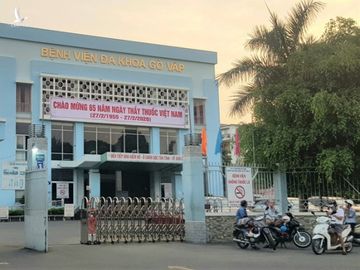 Ông Phạm Hữu Quốc mua bán khẩu trang số lượng lớn ngay trong lúc dịch Covid-19 trong nước phức tạp, người dân mua không có khẩu trang để dùng /// Ảnh: Duy Tính