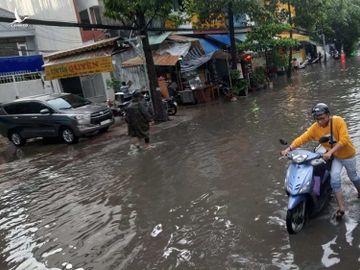 Đường Nguyễn Hữu Cảnh ngập nặng, ông chủ 'siêu máy bơm' nói gì?