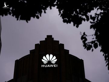 Tin độc quyền Reuters: Mỹ xác định Huawei và 19 công ty do quân đội Trung Quốc đứng sau - Ảnh 1.