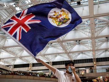 Trung Quốc nói Anh không có quyền gì ở Hong Kong - Ảnh 1.