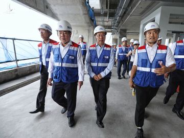 Phó Thủ tướng đi xuyên lòng đất hơn 1 km thị sát tuyến metro số 1 - ảnh 3