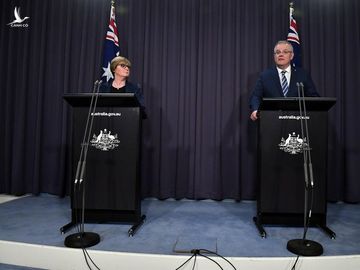 Thủ tướng Úc Scott Morrison và Bộ trưởng Quốc phòng Linda Reynolds tại buổi họp báo sáng 19.6 /// Reuters