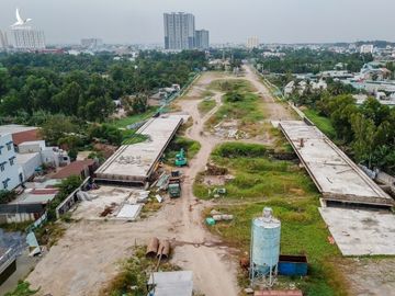 Vành đai 2 là tuyến đường bộ đô thị cấp một khép kín theo vòng tròn ở TP HCM, đang được xây dựng nhằm tạo trục giao thông ở các cửa ngõ phía Tây và Đông thành phố, hạn chế xe vào trung tâm. Ảnh: Quỳnh Trần.