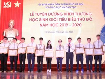 Ha Noi khen thuong 509 hoc sinh gioi tieu bieu Thu do hinh anh 1
