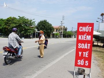 Một chốt kiểm soát khai báo y tế ở Thừa Thiên Huế. Ảnh: Thùy Trang