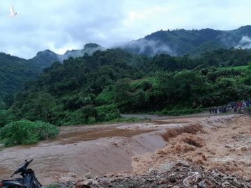 Hà Giang mưa sầm sập từ đêm tới sáng, nhấn chìm nhiều ô tô - 7