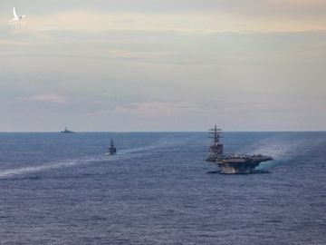 Tàu sân bay Mỹ USS Ronald Reagan tập trận với chiến hạm Nhật ở Biển Đông ngày 7.7 /// Hải quân Mỹ