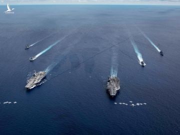 Nhóm tác chiến tàu sân bay USS Ronald Reagan và USS Nimitz tập trận ở Biển Đông /// Ảnh: PACOM