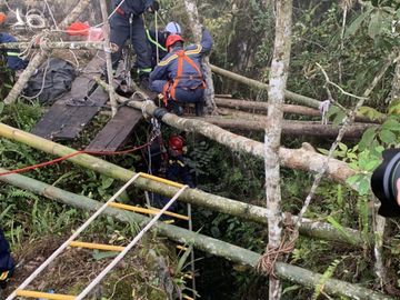 Nếu tôi bỏ cuộc, con người bất hạnh kia mãi mãi nằm lại dưới hang sâu - Ảnh 2.