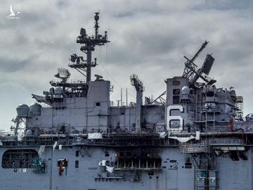 Cháy tàu đổ bộ tỷ USD chỉ là chuyện nhỏ, Mỹ vừa để lộ điểm yếu chí tử cho Nga - Trung Quốc - Ảnh 3.