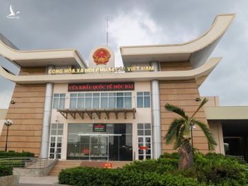 Tây Ninh đóng cửa dịch vụ không thiết yếu, rà soát người nhập cảnh trái phép - ảnh 1