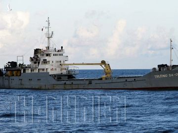 Tàu Trường Sa 01 của Lữ đoàn 125 hải quân trực bảo vệ chủ quyền trên vùng biển Trường Sa, năm 2008 /// Ảnh: Mai Thanh Hải 