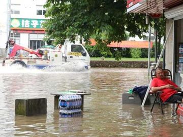 Lũ lụt hoành hành khủng khiếp, Trung Quốc tiếp tục nâng cảnh báo khẩn cấp - 3